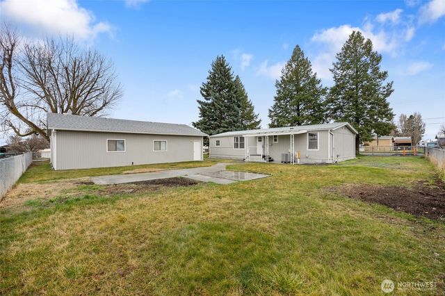 8780 NE Lybbert Drive, Moses Lake, WA 98837