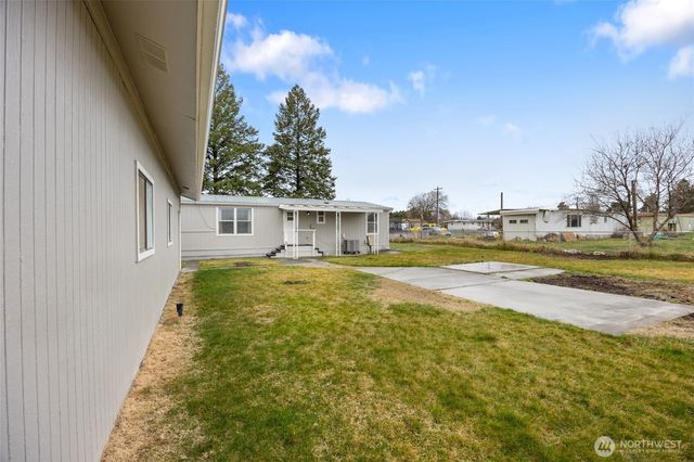 8780 NE Lybbert Drive, Moses Lake, WA 98837