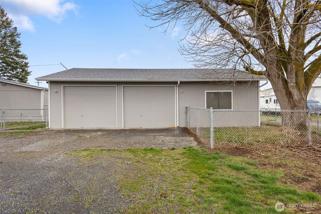 8780 NE Lybbert Drive, Moses Lake, WA 98837
