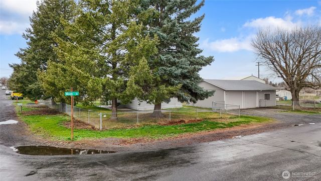 8780 NE Lybbert Drive, Moses Lake, WA 98837
