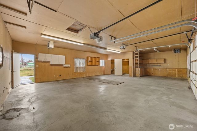 8780 NE Lybbert Drive, Moses Lake, WA 98837