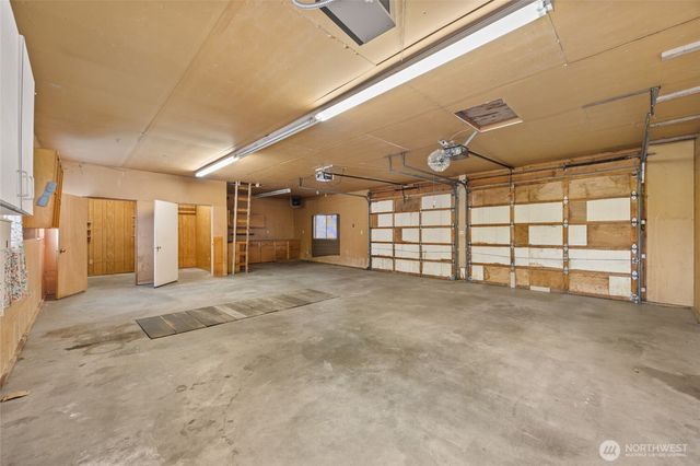 8780 NE Lybbert Drive, Moses Lake, WA 98837