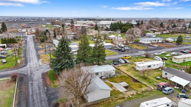 8780 NE Lybbert Drive, Moses Lake, WA 98837