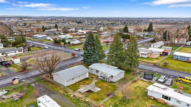 8780 NE Lybbert Drive, Moses Lake, WA 98837