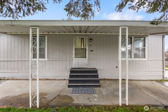 8780 NE Lybbert Drive, Moses Lake, WA 98837