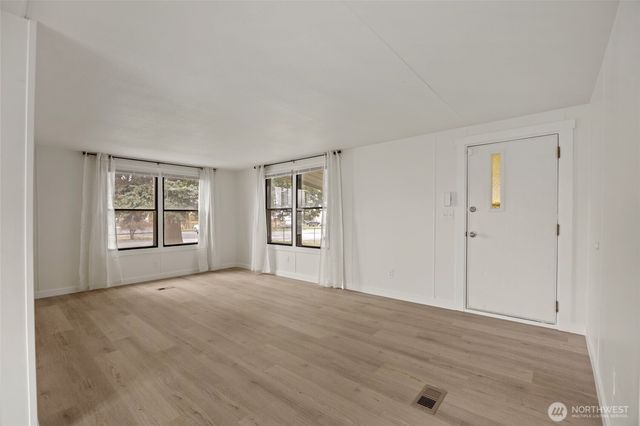 8780 NE Lybbert Drive, Moses Lake, WA 98837