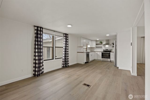 8780 NE Lybbert Drive, Moses Lake, WA 98837