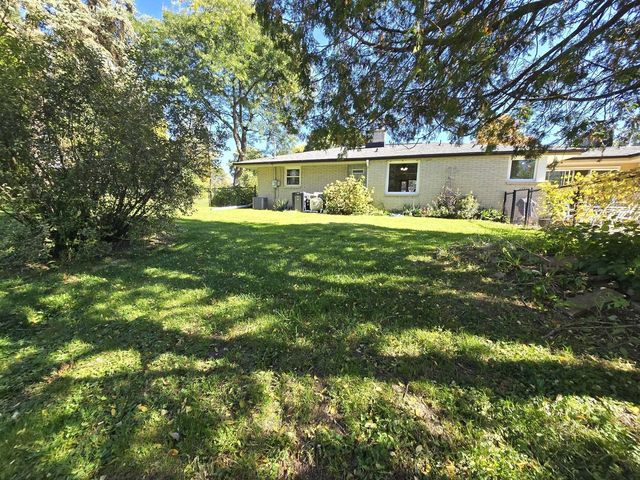 1425 S Sunny Crest DRIVE, New Berlin, WI 53146