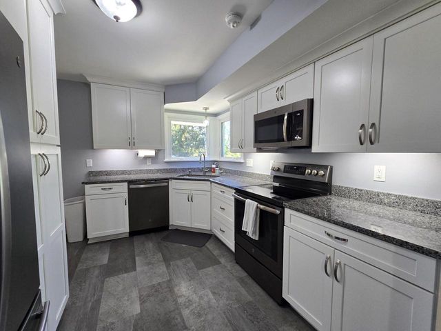 1425 S Sunny Crest DRIVE, New Berlin, WI 53146