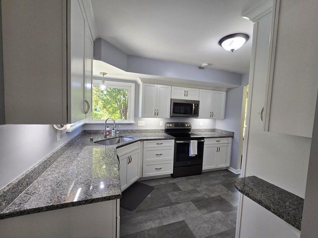 1425 S Sunny Crest DRIVE, New Berlin, WI 53146