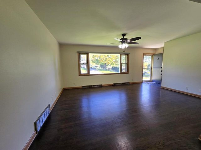 1425 S Sunny Crest DRIVE, New Berlin, WI 53146