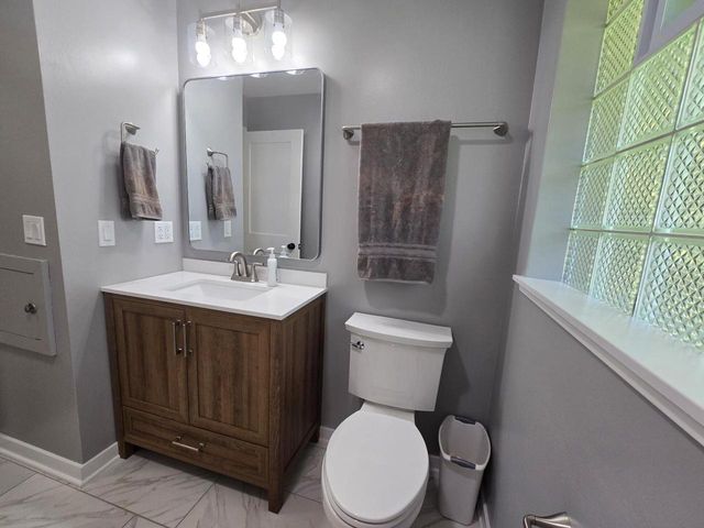 1425 S Sunny Crest DRIVE, New Berlin, WI 53146