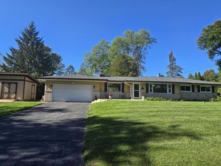 1425 S Sunny Crest DRIVE, New Berlin, WI 53146