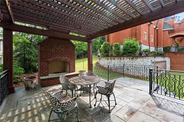 3863 Streamside S Drive, Marietta, GA 30067