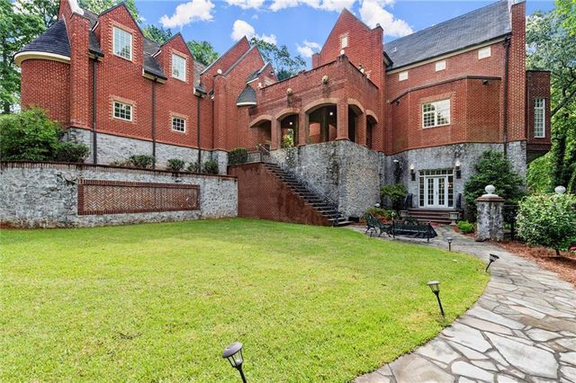 3863 Streamside S Drive, Marietta, GA 30067