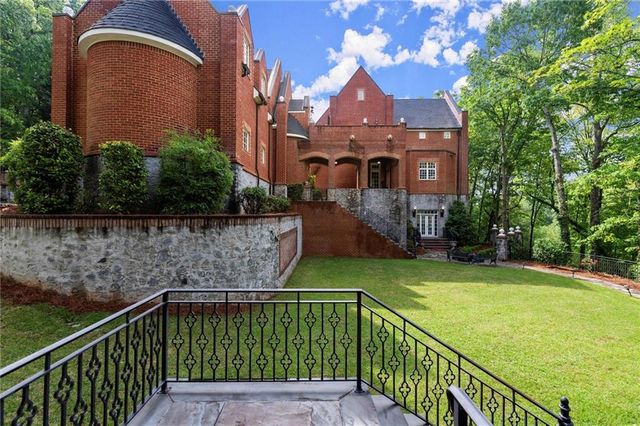 3863 Streamside S Drive, Marietta, GA 30067