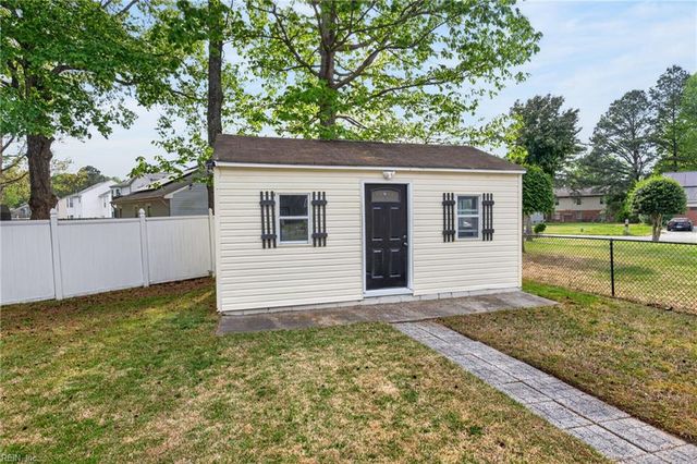 817 Haskins DR, Suffolk, VA 23434
