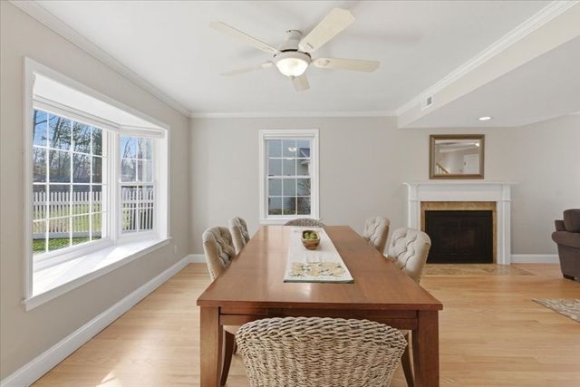 124 Clear Pond Dr 124, Walpole, MA 02081