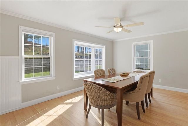 124 Clear Pond Dr 124, Walpole, MA 02081