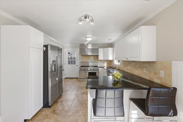 124 Clear Pond Dr 124, Walpole, MA 02081