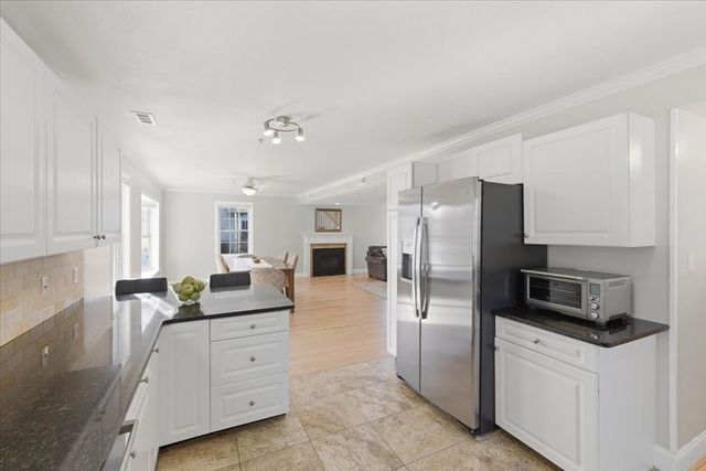 124 Clear Pond Dr 124, Walpole, MA 02081