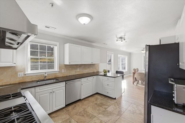 124 Clear Pond Dr 124, Walpole, MA 02081