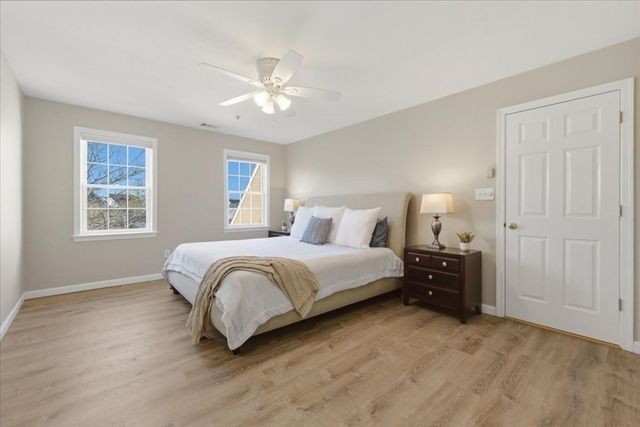 124 Clear Pond Dr 124, Walpole, MA 02081