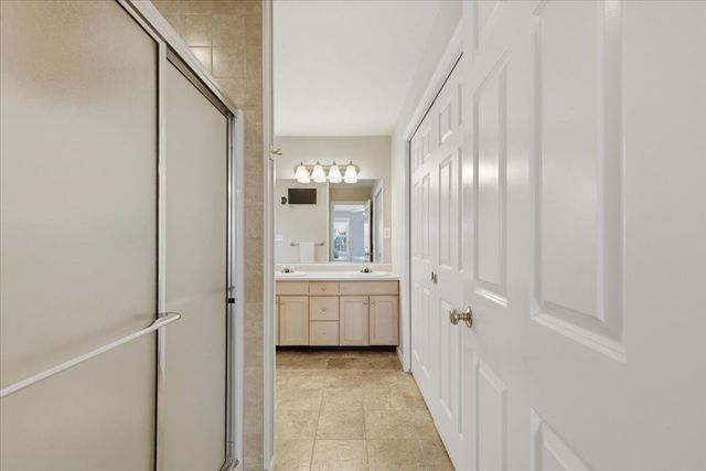 124 Clear Pond Dr 124, Walpole, MA 02081