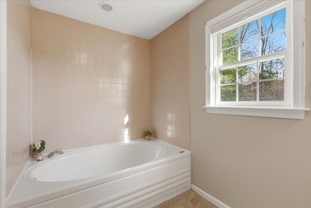 124 Clear Pond Dr 124, Walpole, MA 02081