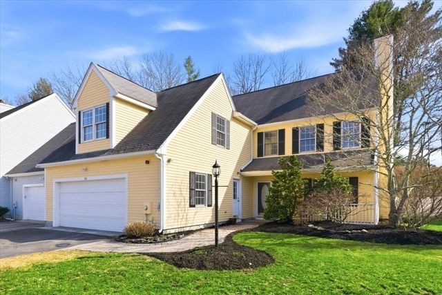 124 Clear Pond Dr 124, Walpole, MA 02081
