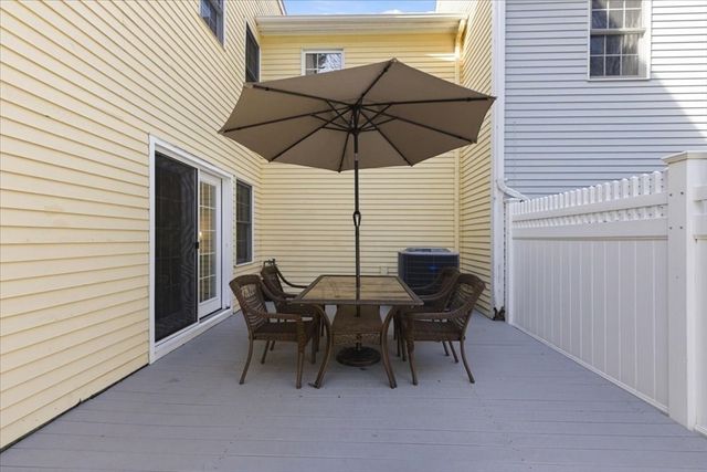 124 Clear Pond Dr 124, Walpole, MA 02081