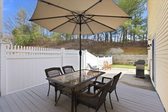 124 Clear Pond Dr 124, Walpole, MA 02081