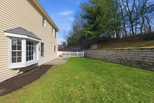 124 Clear Pond Dr 124, Walpole, MA 02081