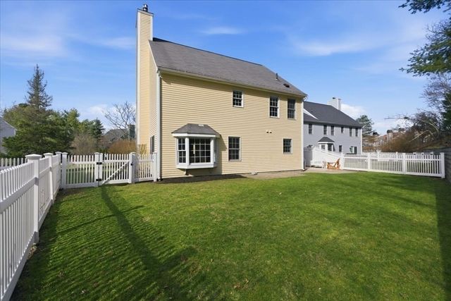 124 Clear Pond Dr 124, Walpole, MA 02081