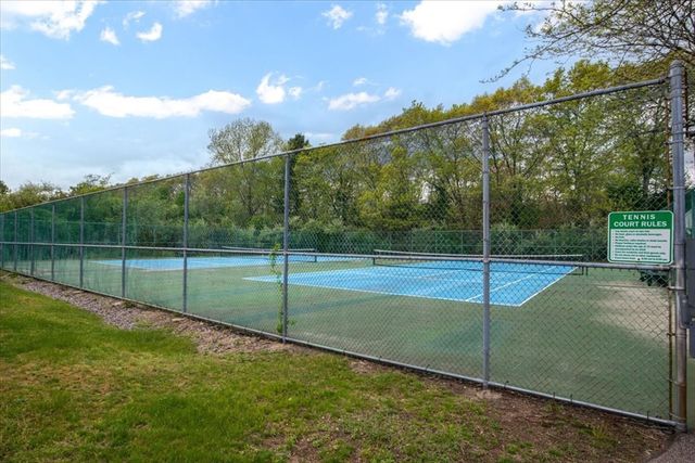 124 Clear Pond Dr 124, Walpole, MA 02081