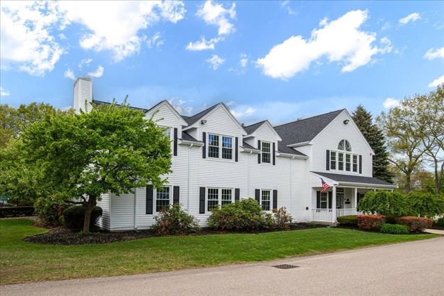 124 Clear Pond Dr 124, Walpole, MA 02081