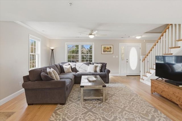 124 Clear Pond Dr 124, Walpole, MA 02081