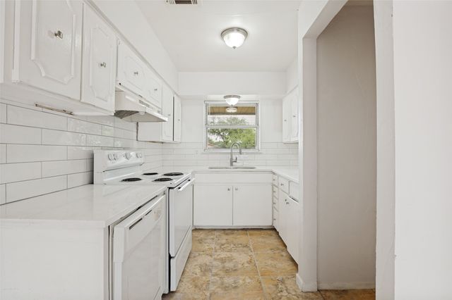 2524 Suffolk Lane, Lancaster, TX 75134