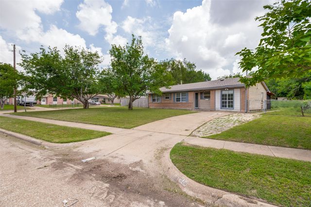 2524 Suffolk Lane, Lancaster, TX 75134