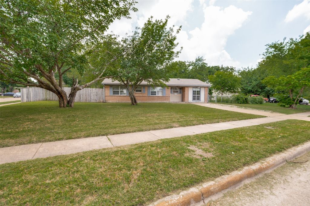 2524 Suffolk Lane, Lancaster, TX 75134