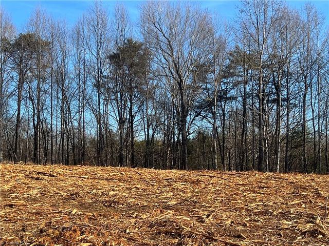 4432 W Pine Street, Mount Airy, NC 27030
