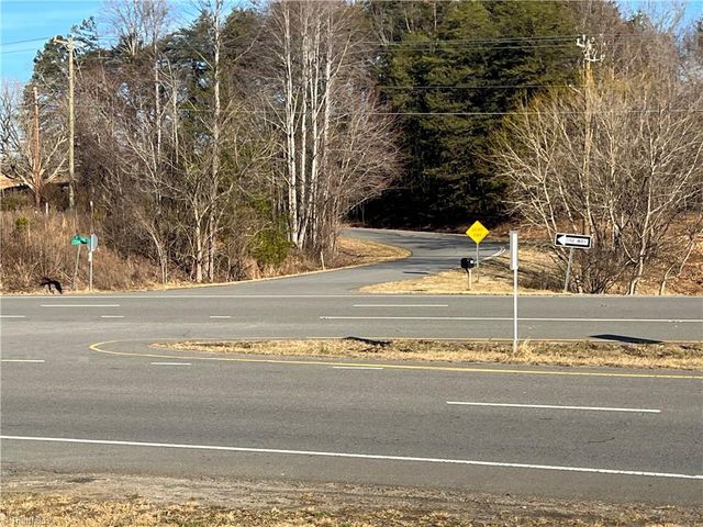 4432 W Pine Street, Mount Airy, NC 27030