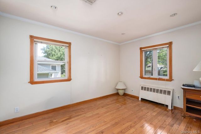 131 Stratford N, Roslyn Heights, NY 11577