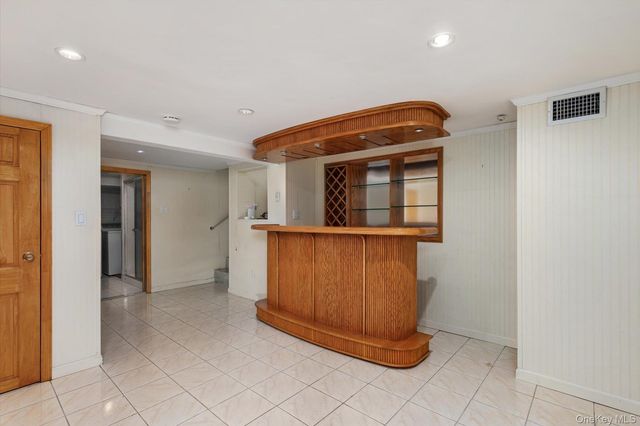 131 Stratford N, Roslyn Heights, NY 11577