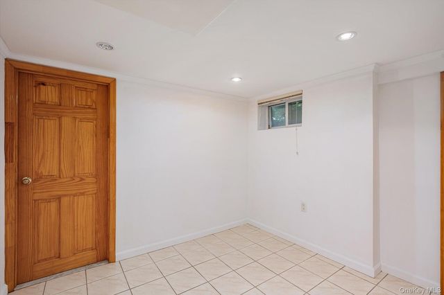 131 Stratford N, Roslyn Heights, NY 11577