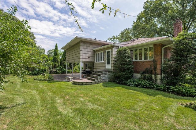 131 Stratford N, Roslyn Heights, NY 11577