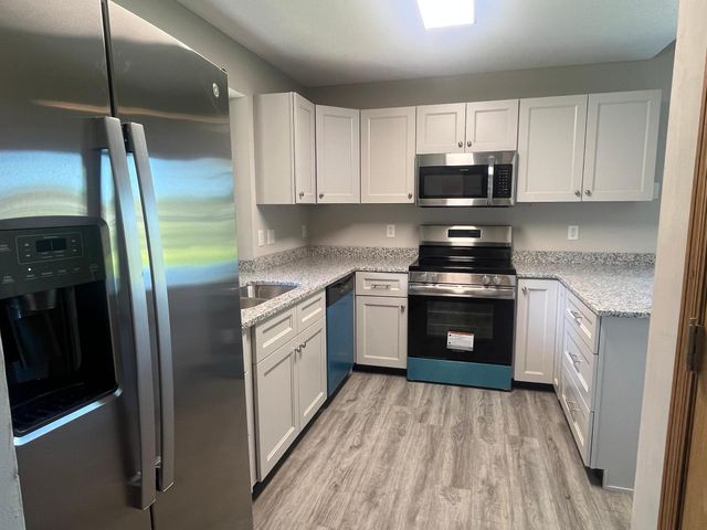 1300 Honeysuckle Lane SE, Cambridge, MN 55008