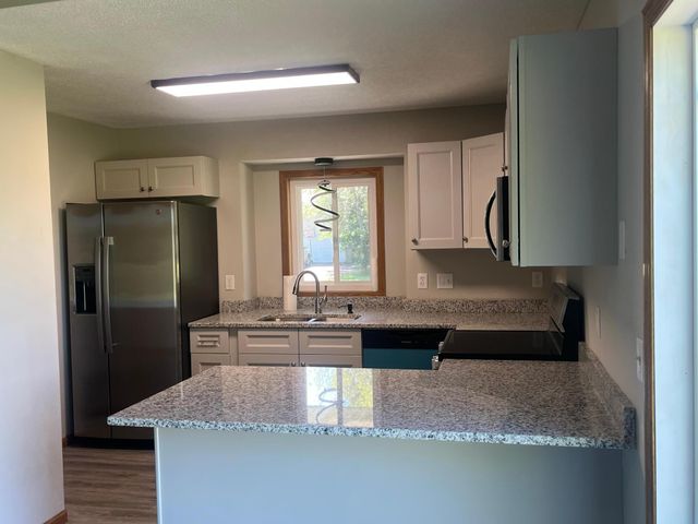 1300 Honeysuckle Lane SE, Cambridge, MN 55008