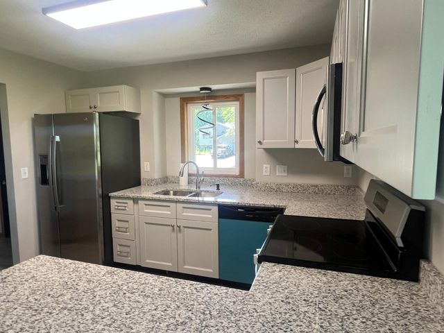 1300 Honeysuckle Lane SE, Cambridge, MN 55008