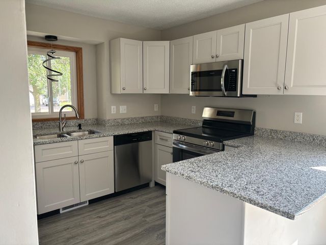 1300 Honeysuckle Lane SE, Cambridge, MN 55008